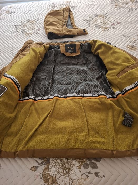 Зимно  мъжко  яке  с  качулка.