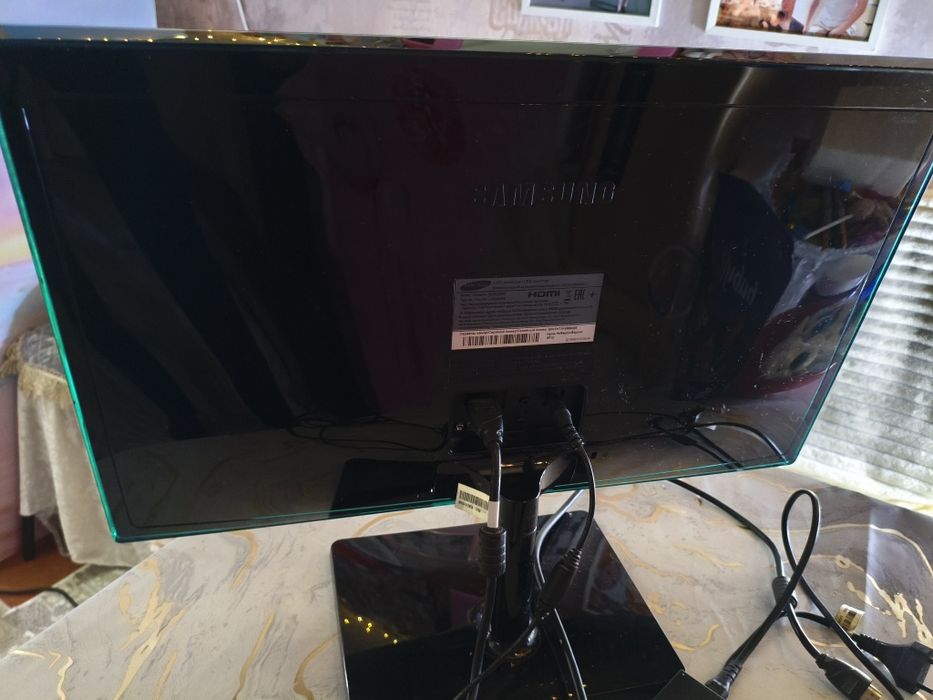 Монитор 21.5 дюймов