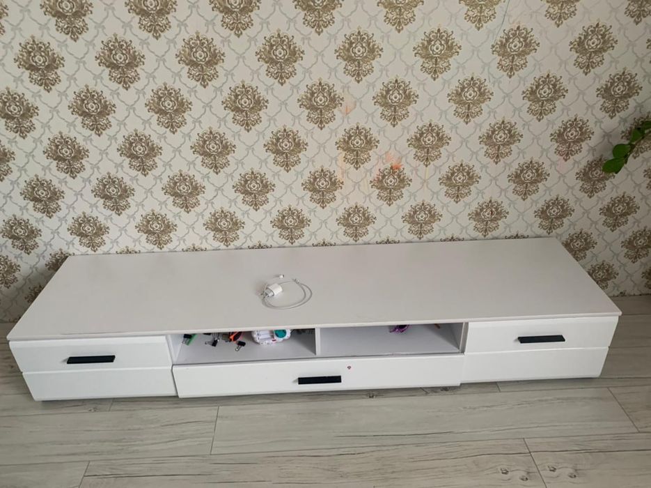 Продаётся тумба под тв