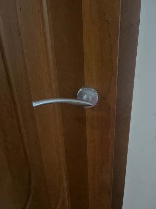 Дверь из дуба состояние хорошое