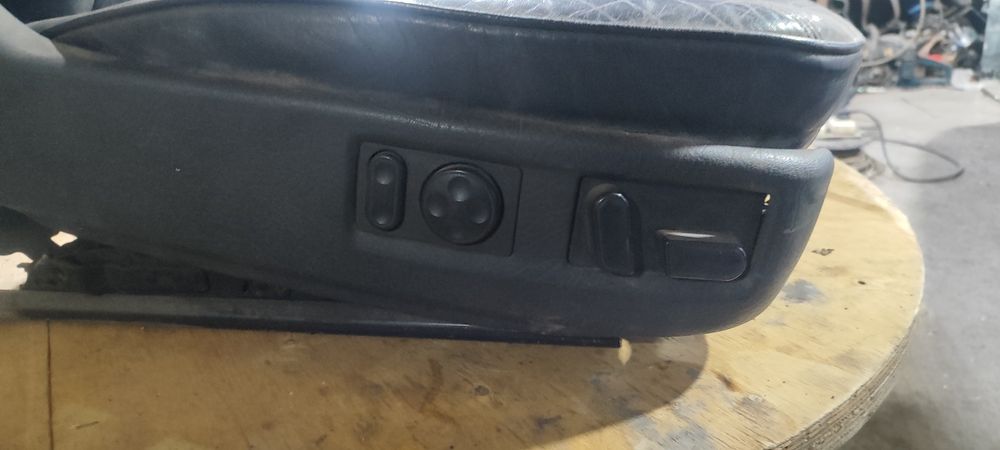 Продам 2 передних  сидения от А8