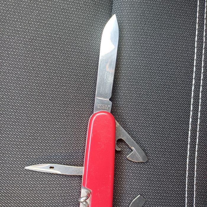 Vând briceag Victorinox Spartan
