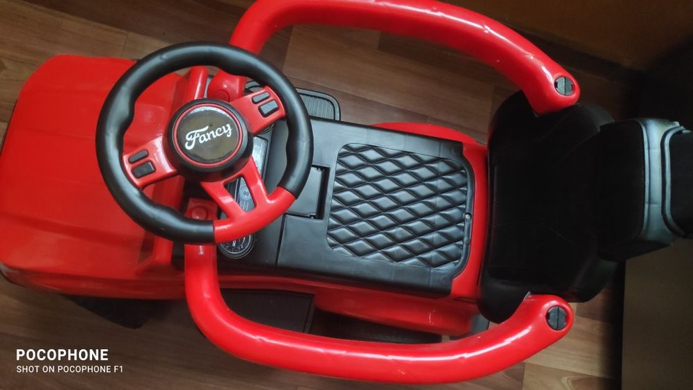 Ride-On кола Fancy Deluxe Mega Car червена