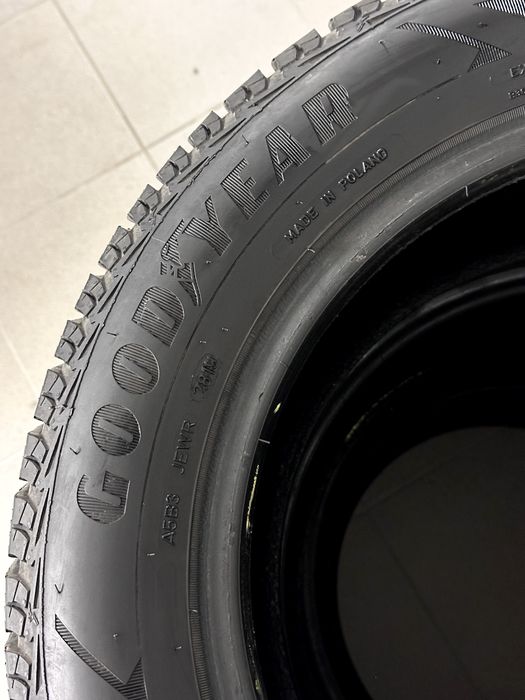 4 бр. зимни гуми Goodyear UltraGrip Ice 215/55 R16