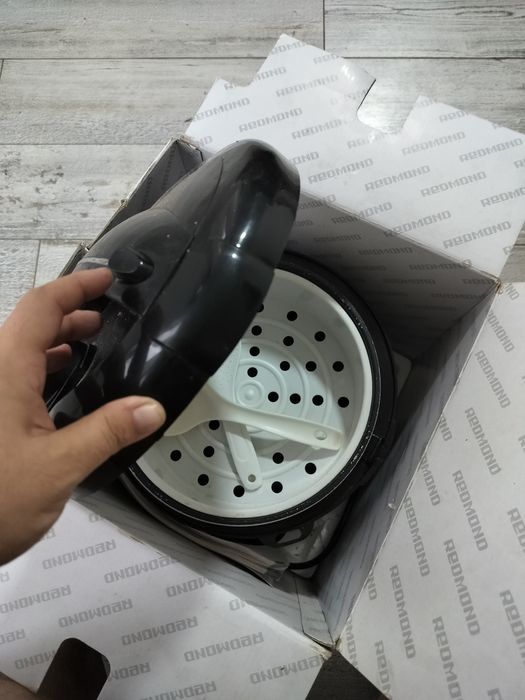 Продам мультиварку срочно