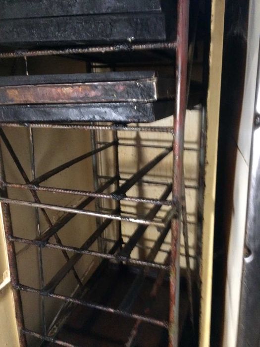 Колички за тави за закуски