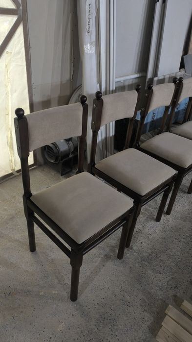 Рестоврация мягкой мебели смена дизайна лакировка стульев реставрация
