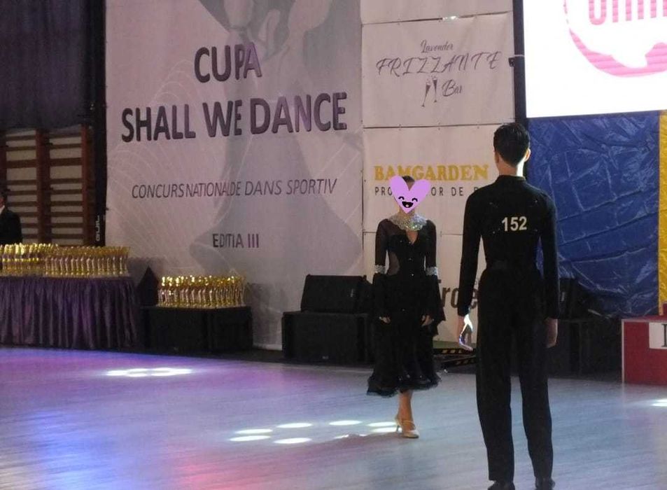 Vand/inchiriez rochie dans sportiv  standard  Junior II / Youth