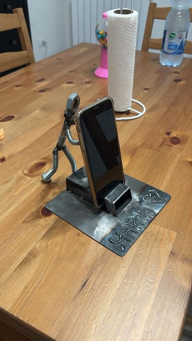 Vand obiecte făcute din metal