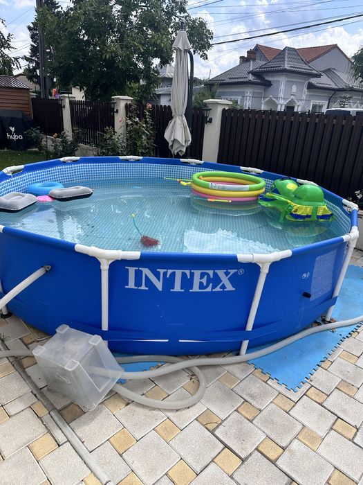 Piscina intex  gata de utilizare