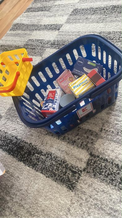 Mobila bucatarie petru copii plus utilitati .