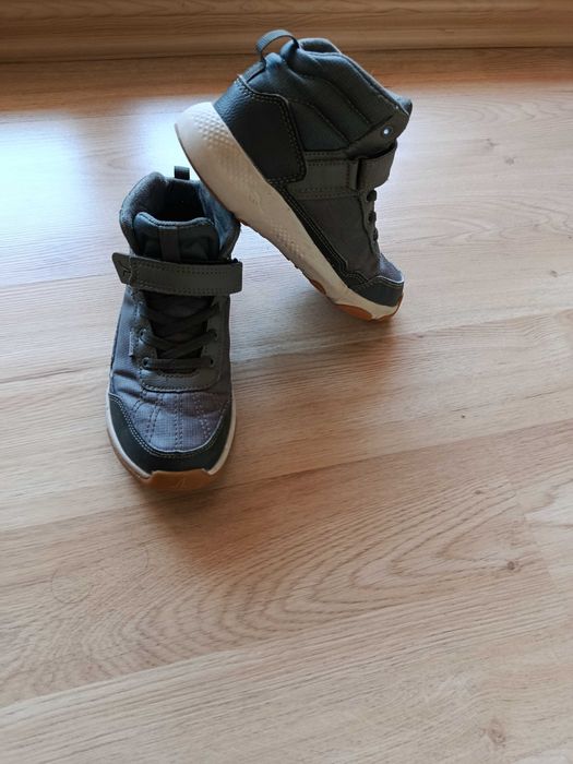 Детски маратонки и непромокаеми боти от Декатлон