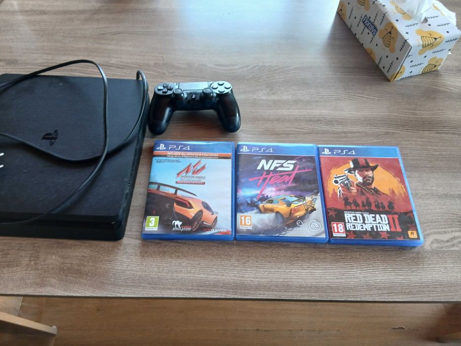 Playstation 4 + 3 игри