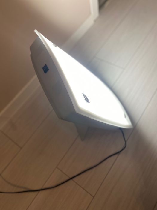 Бяла лампа за допълнителна светлина