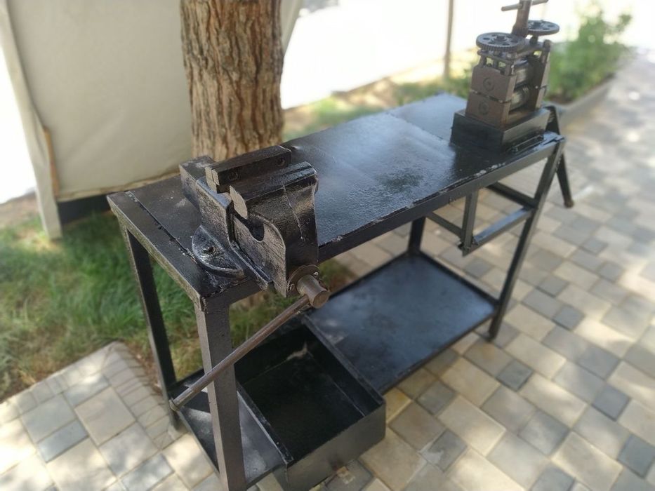 Продаётся стол с тисками и вальцами в комлекте 4,500,000 сум