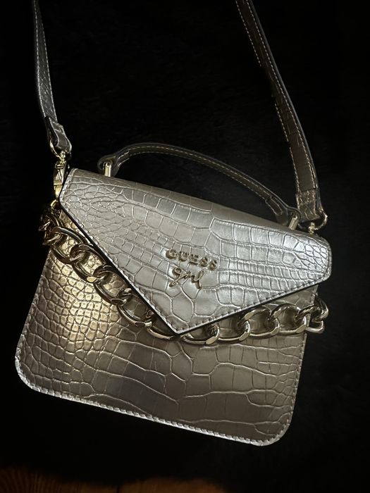 Нова чанта на Guess