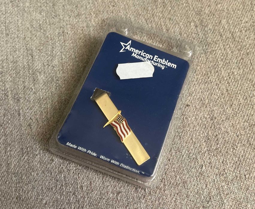 Cravată pin cu steag SUA – American Emblem, model auriu – colecționari