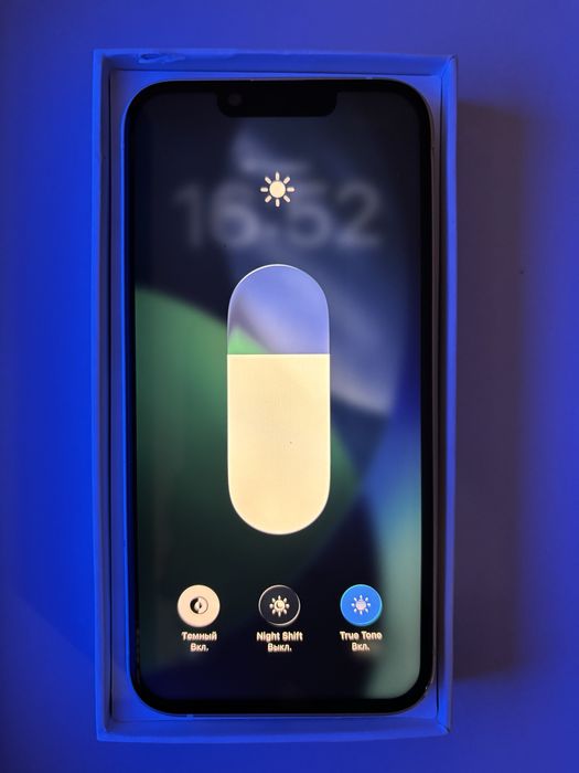 iPhone 13 White Product