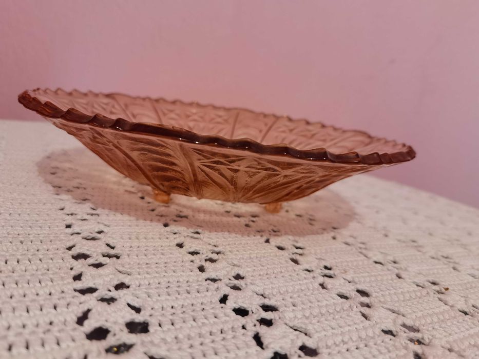 Стъклени купи и чинии не ползвани