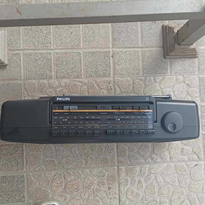 Нов радио-касетофон Филипс