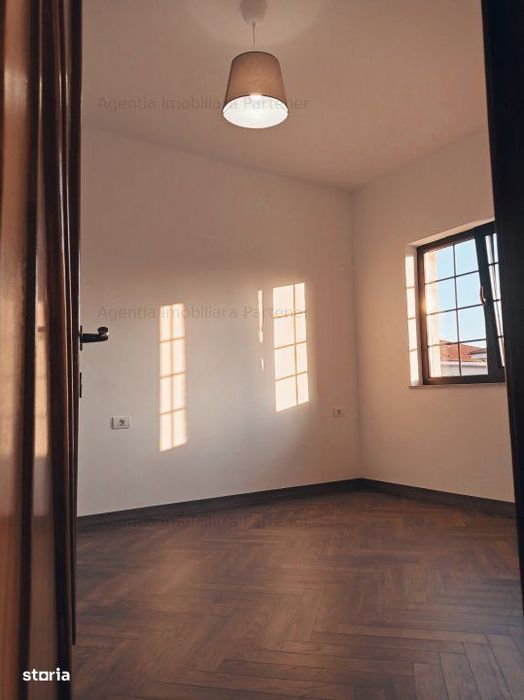 casa / vila Stefanesti , "La Cheie'' , finisaje + pozitie DEOSEBITA !