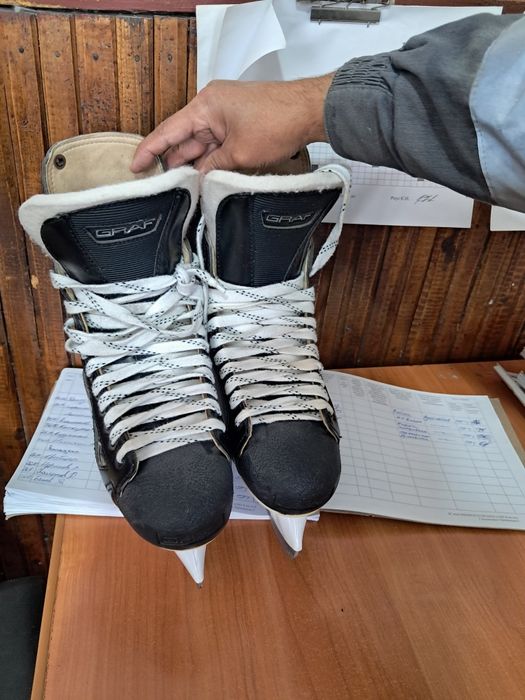 Продам коньки бауэр 2s