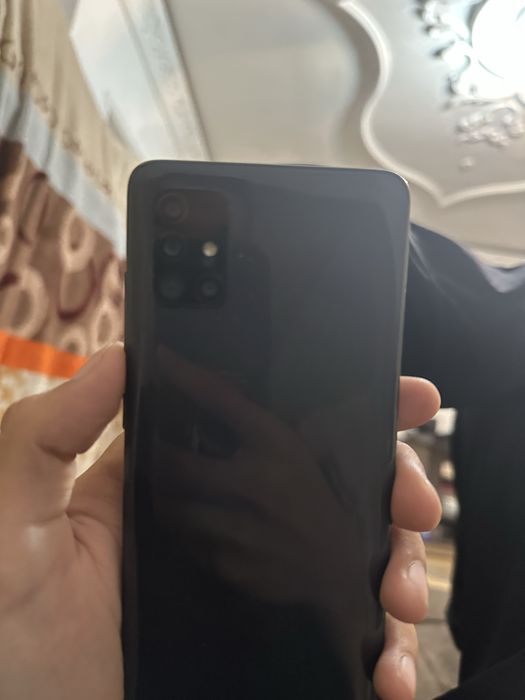 Samsung A51 телефон