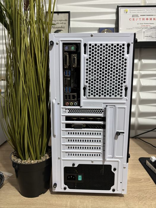 Геймърски компютър Intel i5 7500/GTX1070/12 Ram/256 ssd/500GB HDD/600W