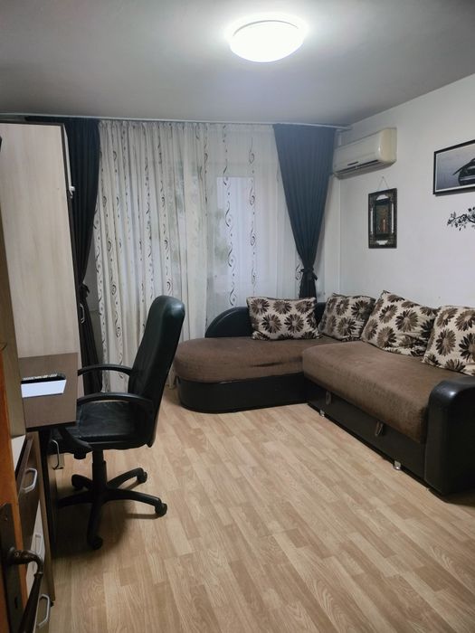 Închiriez apartament