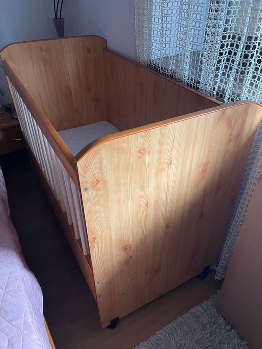 Pătuț cu sertar și saltea inclusa