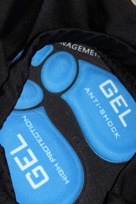 Черен къс клин за колоездене