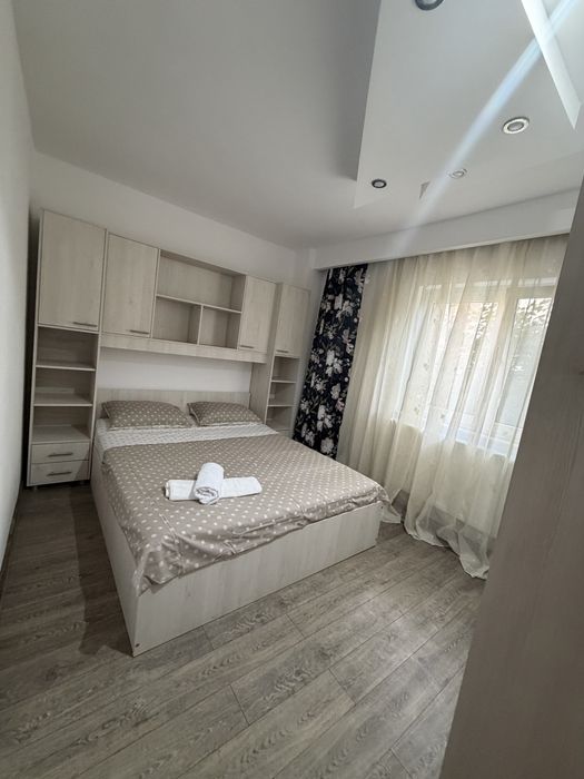 Inchiriez garsoniera la parter in regim hotelier