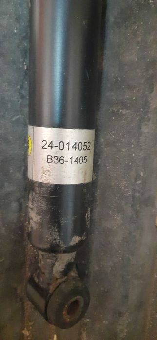 Задний амортизатор мерседес 190. новый