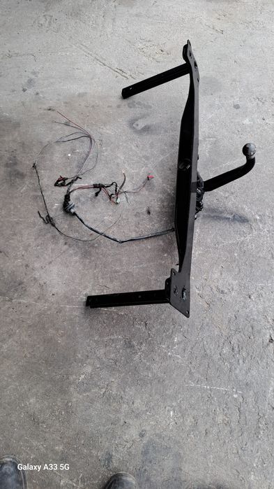 Теглич Оригинален за Ауди А6 Ц4/ Audi A6  C4 комби