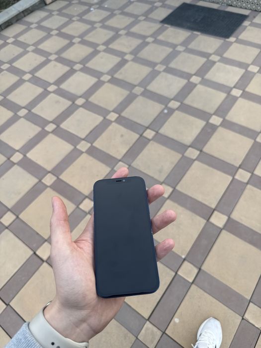 Iphone 12 синий.