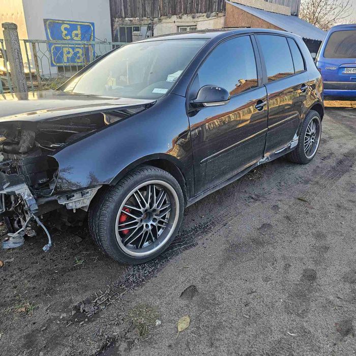 Продавам Голф 5  2.0tdi 140кс 4х4
както и още около 15 Голфа на ЧАСТИ