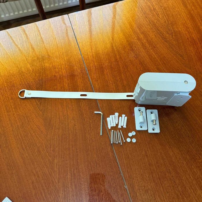Sfoara de intins haine retractabila noua, 4m, Greutate acceptata 20 kg