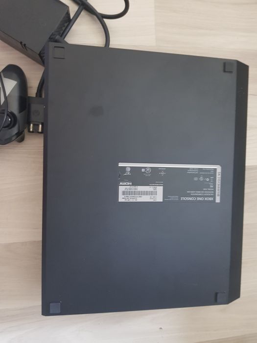 Xbox One plus 2 manete