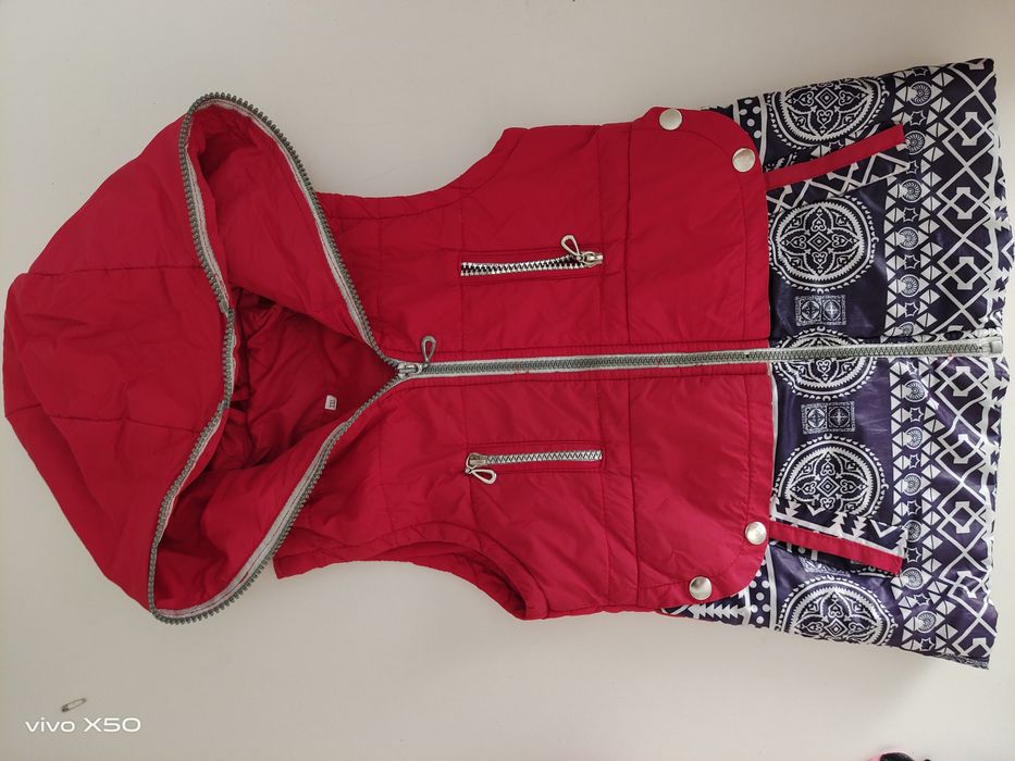 Продам жилетку на девочку