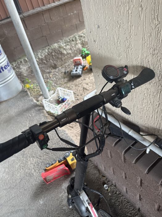 Продам электросамокат Kugoo m4