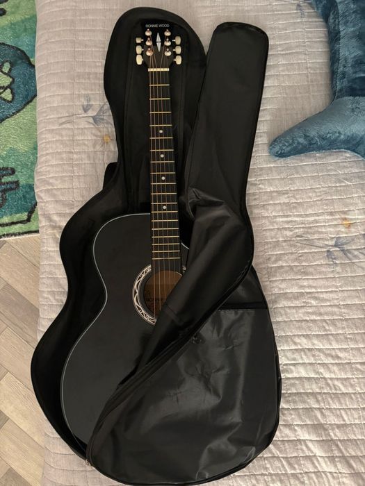 Продам гитару. Новая.