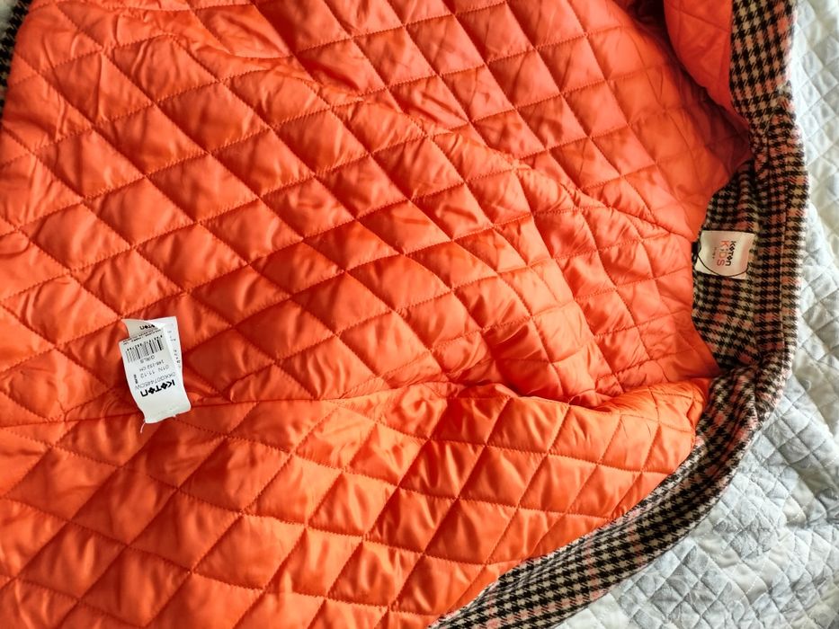 Продам стильное пальто для девочек