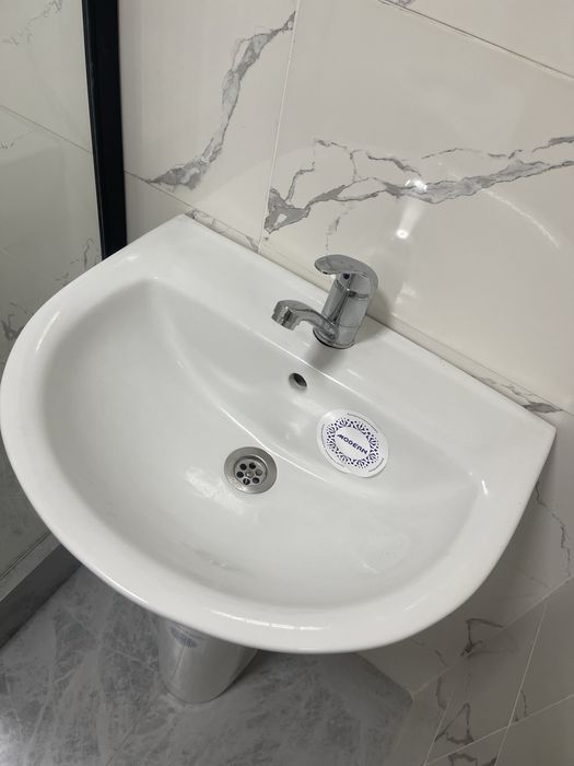 Раковина с пьедисталом Белая