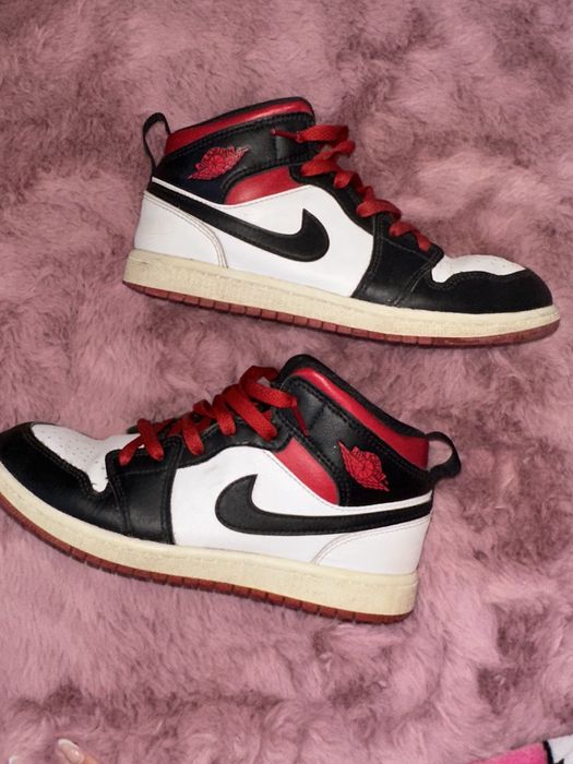 air jordan 1 mid “ Black fire red”