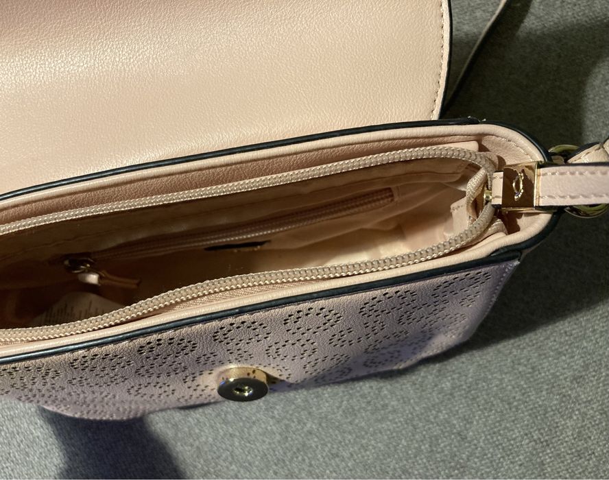 Малка дамска чанта Carpisa