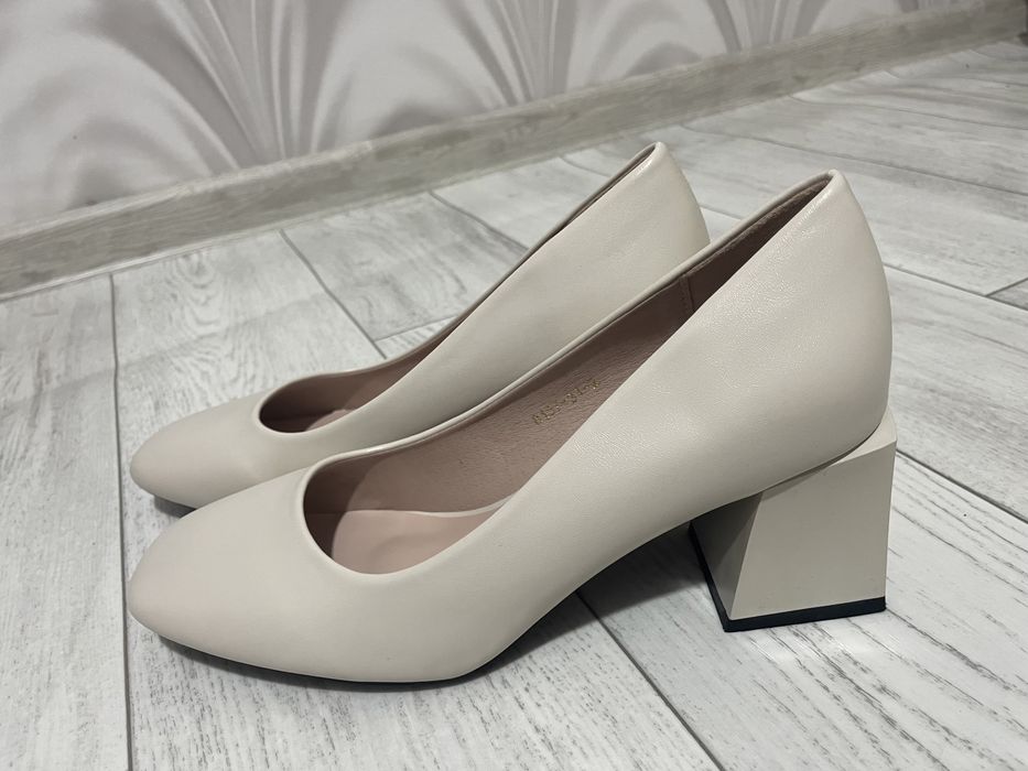 Продам женские туфли