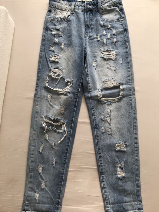 Дамски дънки с дупки и накъсвания