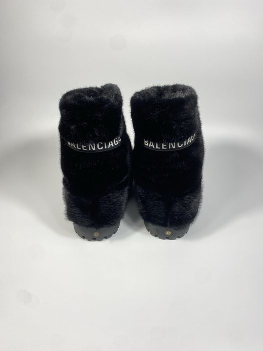 Balenciaga alaska fur boots skiwear