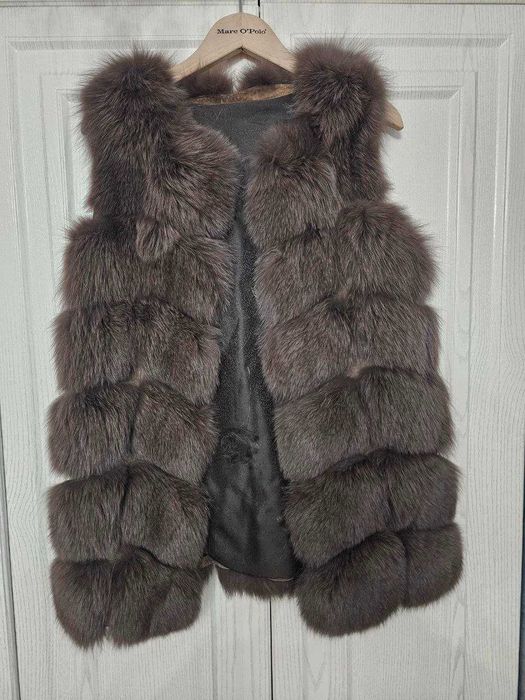 Продам меховую жилетку. Размер 42-S.