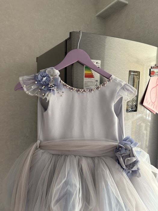 Платья празничные